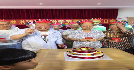 图为长者生日会的现场2s.jpg
