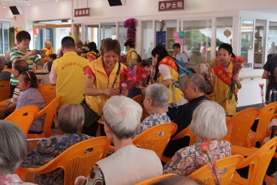 图为长者生日会的现场3s.jpg