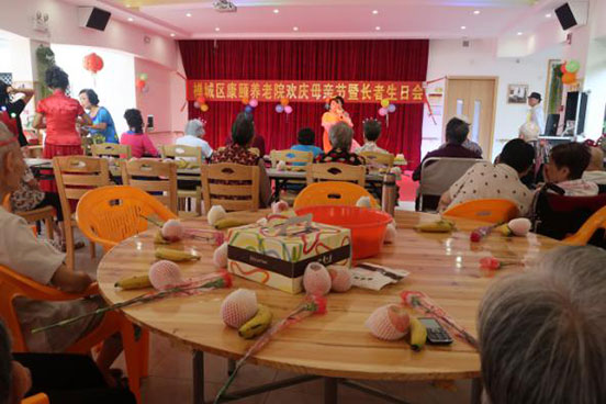 图为长者生日会的现场6s.jpg